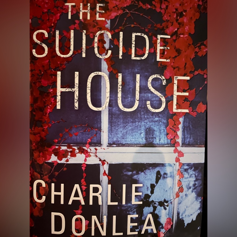 The Suicide House - novel by Charlie Donlea 1st Edition hardcover